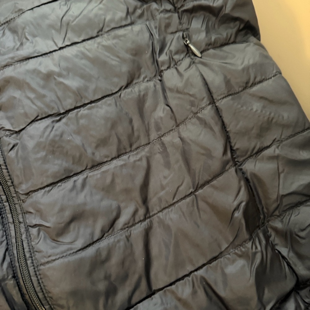 Black Puffer Lightweight Puffer Vest size Small NWOT - Picture 5 of 6